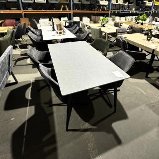 Šedý keramický jídelní stůl York 160 x 80 Materiál: keramika, kov Rozměry: 80 x 76 x 160 Původní cena: 4899,- Naše cena:...