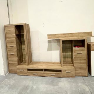 Hnědá obývací stěna Kane Materiál: MDF, sklo, polypropylen Rozměry: 310 x 204 x 46 Původní cena: 14 999,- Naše cena: 6...