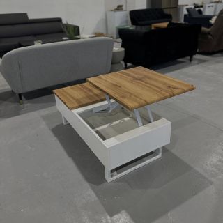 Bílý konferenční stolek Events Materiál: MDF, kov Rozměry: 120 x 40/65 x 60 Původní cena: 5999,- Naše cena: 2999,-...