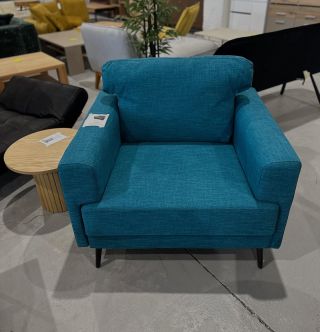 Tyrkysové křeslo Tammi Materiál: 100% polyester, kov Rozměry: 97 x 90 x 83 Max. nosnost cca: 120 Kg Původní cena: 6999,-...