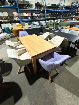 Masivní rozkládací jídelní stůl Austin 160/210 x 90 Materiál: masiv dub Rozměry: 90 x 75 x 160/210 Možnost rozložení desky...