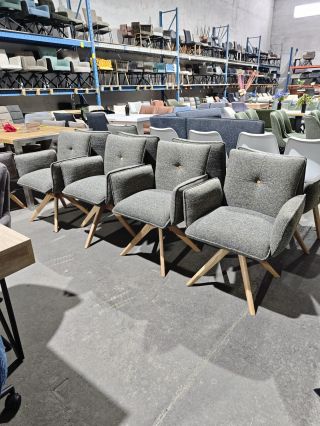 Šedozelené otočné křesílko Noble Materiál: 100% polyester, masiv dub Rozměry: 63 x 63 x 82 Max. nosnost cca: 140 kg Sedák...