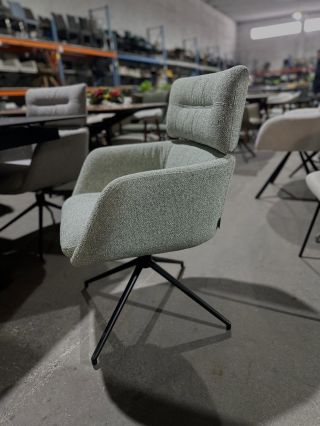 Otočné křesílko Saintfort ✅ Materiál: 100%polyester, kov Rozměry: 62 x 92 x 66 Původní cena: 6999,-🙃 Naše cena: 1ks/...