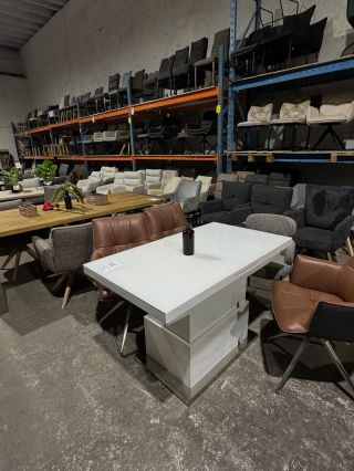 Bílý výškově stavitelný rozkládací stůl Larson 125/150 x 50/78 x 70 🥰 Materiál: MDF, kov, sklo Rozměry: 125/150 x 50/78 x...