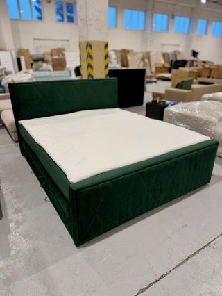 Boxspringová postel Fleming 180 x 200 s úložným prostorem Materiál: 100% polyester Rozměry: 186 x 113 x 224 Včetně topperu...